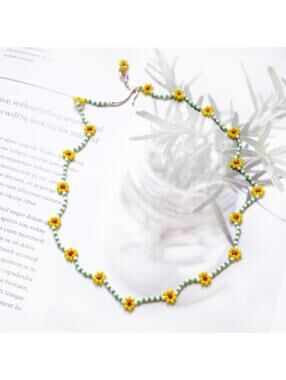 Roxanne Assoulin Daisy Necklace